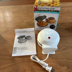 Nostalgia my mini snowflake waffle maker